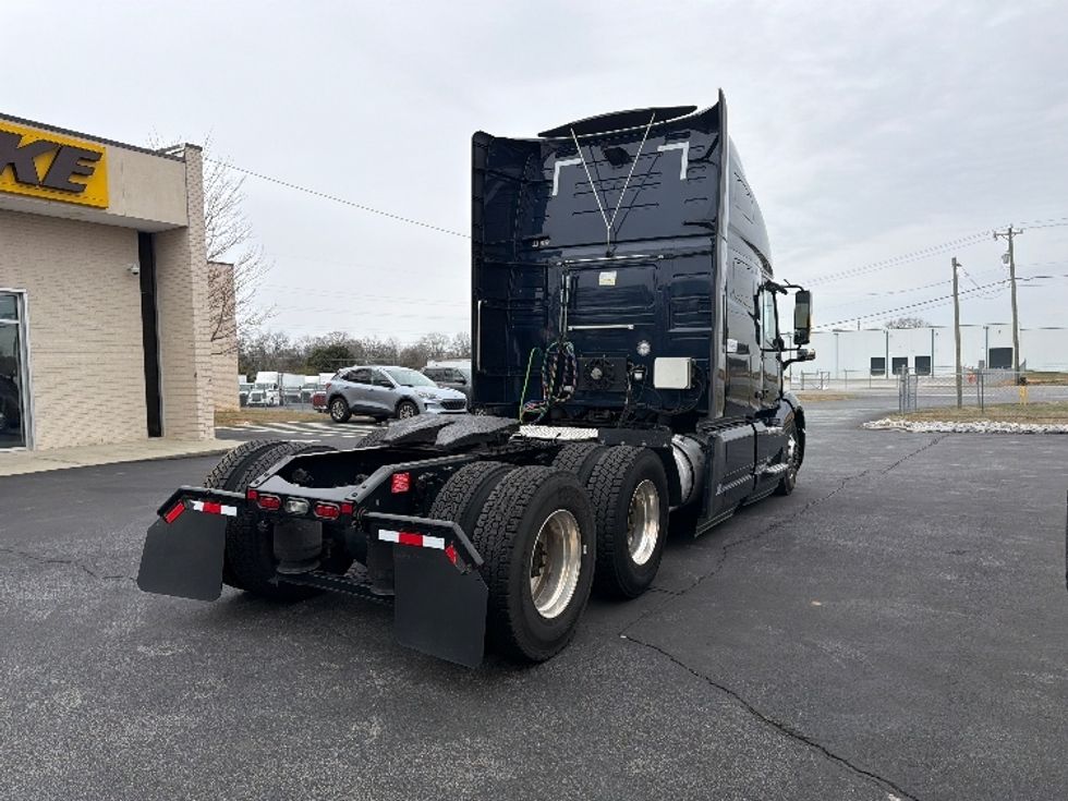 Sleeper Tractor-Heavy Duty Tractors-Volvo-2020-VNL64760-Spartanburg-SC-621,071\n\t\tmiles-$ 54,250 - Image 7