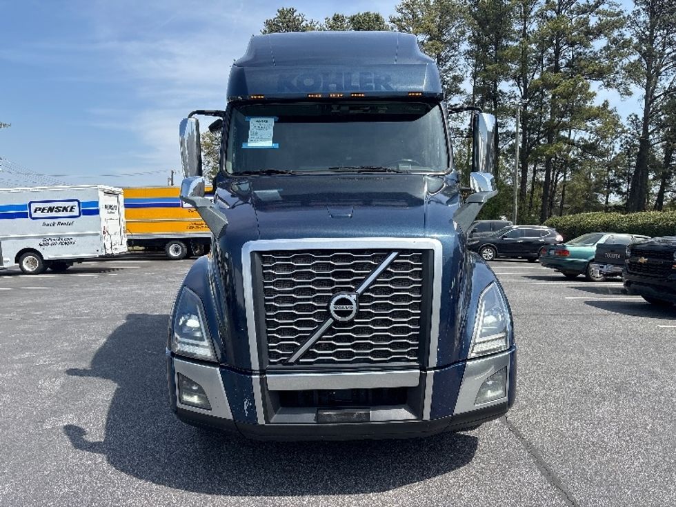 Sleeper Tractor-Heavy Duty Tractors-Volvo-2020-VNL64760-Spartanburg-SC-656,472\n\t\tmiles-$ 47,500 - Image 2