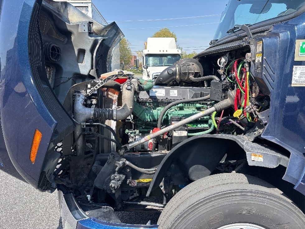 Sleeper Tractor-Heavy Duty Tractors-Volvo-2020-VNL64760-Spartanburg-SC-656,472\n\t\tmiles-$ 47,500 - Image 21