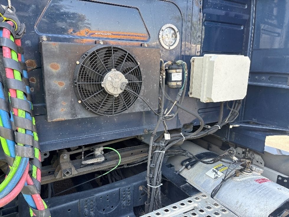 Sleeper Tractor-Heavy Duty Tractors-Volvo-2020-VNL64760-Spartanburg-SC-656,472\n\t\tmiles-$ 47,500 - Image 22