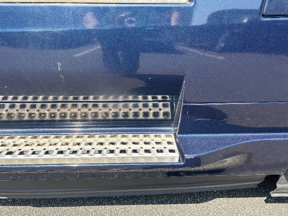 Sleeper Tractor-Heavy Duty Tractors-Volvo-2020-VNL64760-Spartanburg-SC-656,472\n\t\tmiles-$ 47,500 - Image 23