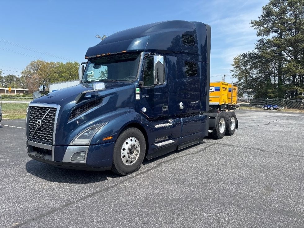 Sleeper Tractor-Heavy Duty Tractors-Volvo-2020-VNL64760-Spartanburg-SC-656,472\n\t\tmiles-$ 47,500 - Image 3