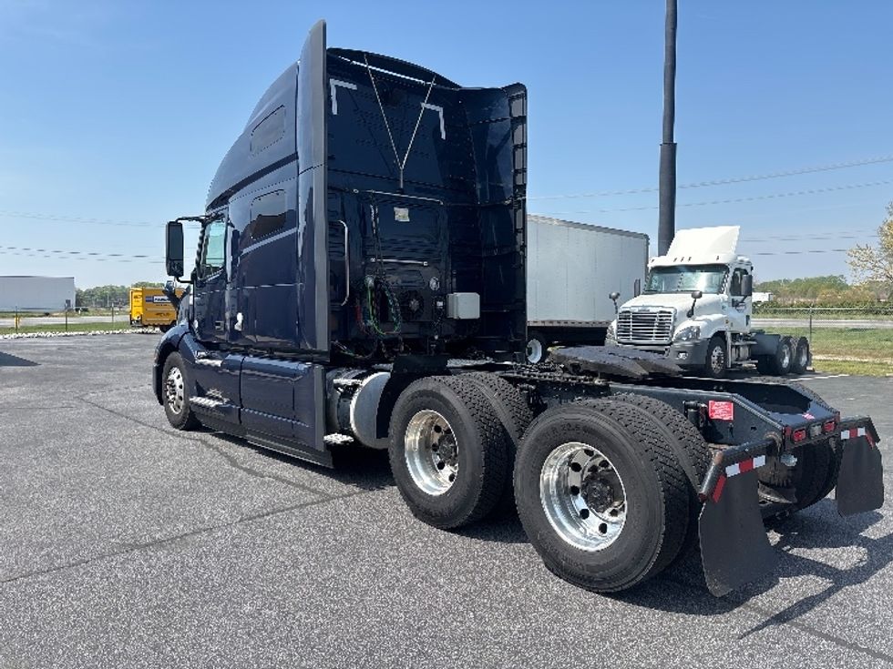 Sleeper Tractor-Heavy Duty Tractors-Volvo-2020-VNL64760-Spartanburg-SC-656,472\n\t\tmiles-$ 47,500 - Image 5