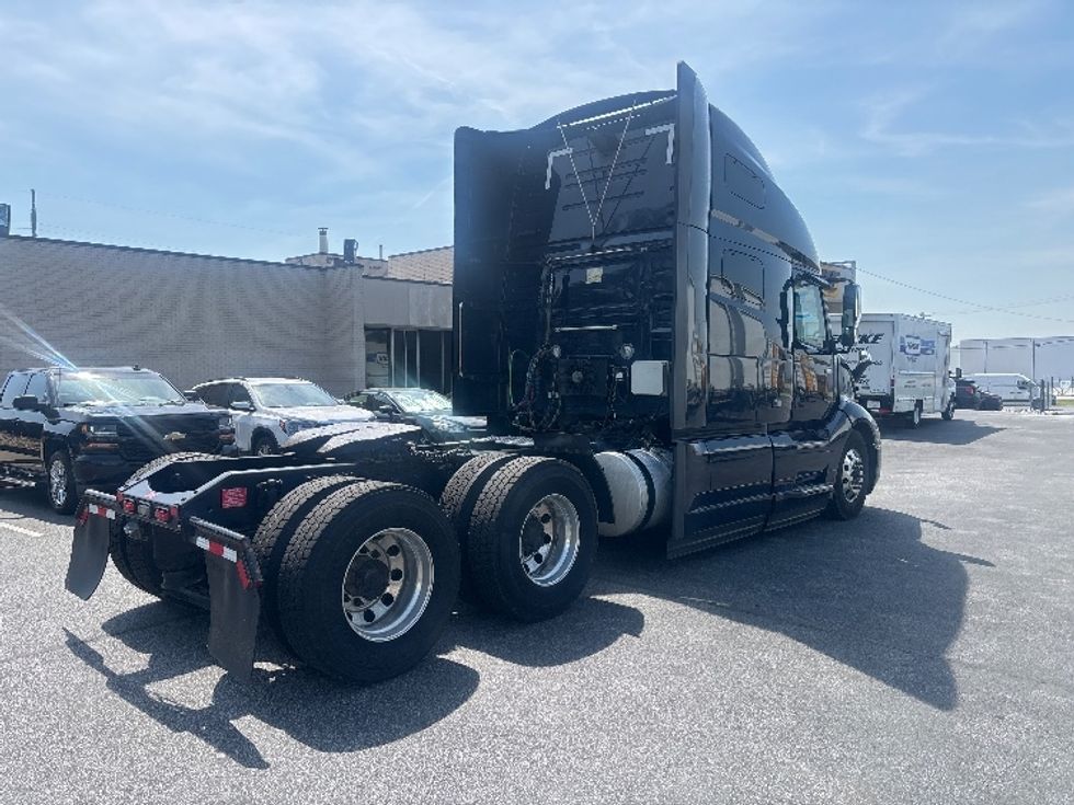 Sleeper Tractor-Heavy Duty Tractors-Volvo-2020-VNL64760-Spartanburg-SC-656,472\n\t\tmiles-$ 47,500 - Image 7