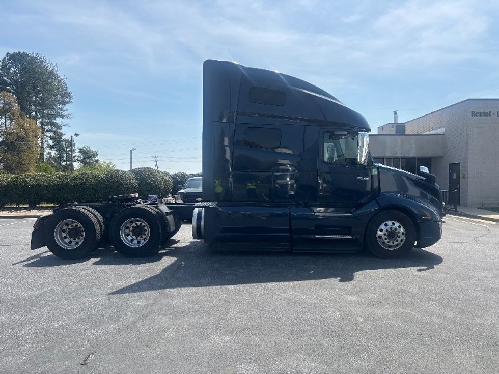 Sleeper Tractor-Heavy Duty Tractors-Volvo-2020-VNL64760-Spartanburg-SC-656,472\n\t\tmiles-$ 47,500 - Image 8