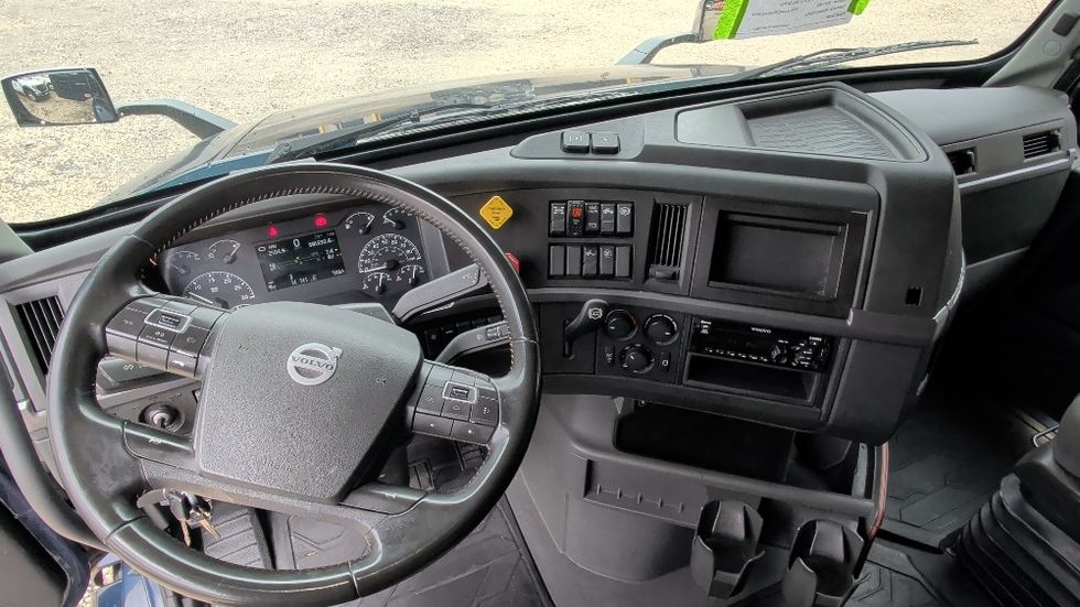 Sleeper Tractor-Heavy Duty Tractors-Volvo-2020-VNL64760-Spartanburg-SC-681,339\n\t\tmiles-$ 45,750 - Image 10