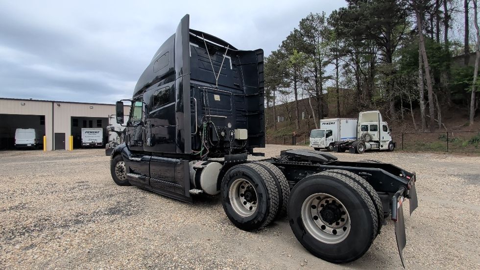 Sleeper Tractor-Heavy Duty Tractors-Volvo-2020-VNL64760-Spartanburg-SC-681,339\n\t\tmiles-$ 45,750 - Image 5