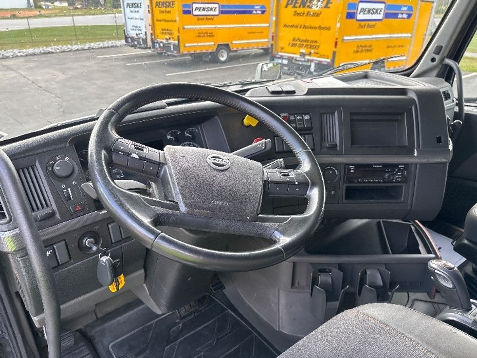 Sleeper Tractor-Heavy Duty Tractors-Volvo-2020-VNL64760-Spartanburg-SC-688,985\n\t\tmiles-$ 48,500 - Image 10