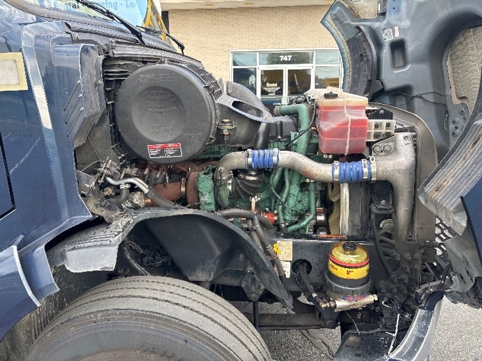 Sleeper Tractor-Heavy Duty Tractors-Volvo-2020-VNL64760-Spartanburg-SC-688,985\n\t\tmiles-$ 48,500 - Image 18