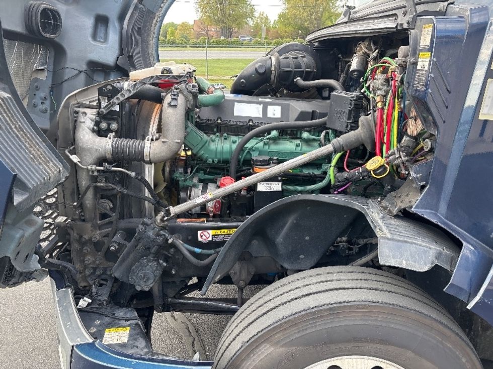 Sleeper Tractor-Heavy Duty Tractors-Volvo-2020-VNL64760-Spartanburg-SC-688,985\n\t\tmiles-$ 48,500 - Image 19