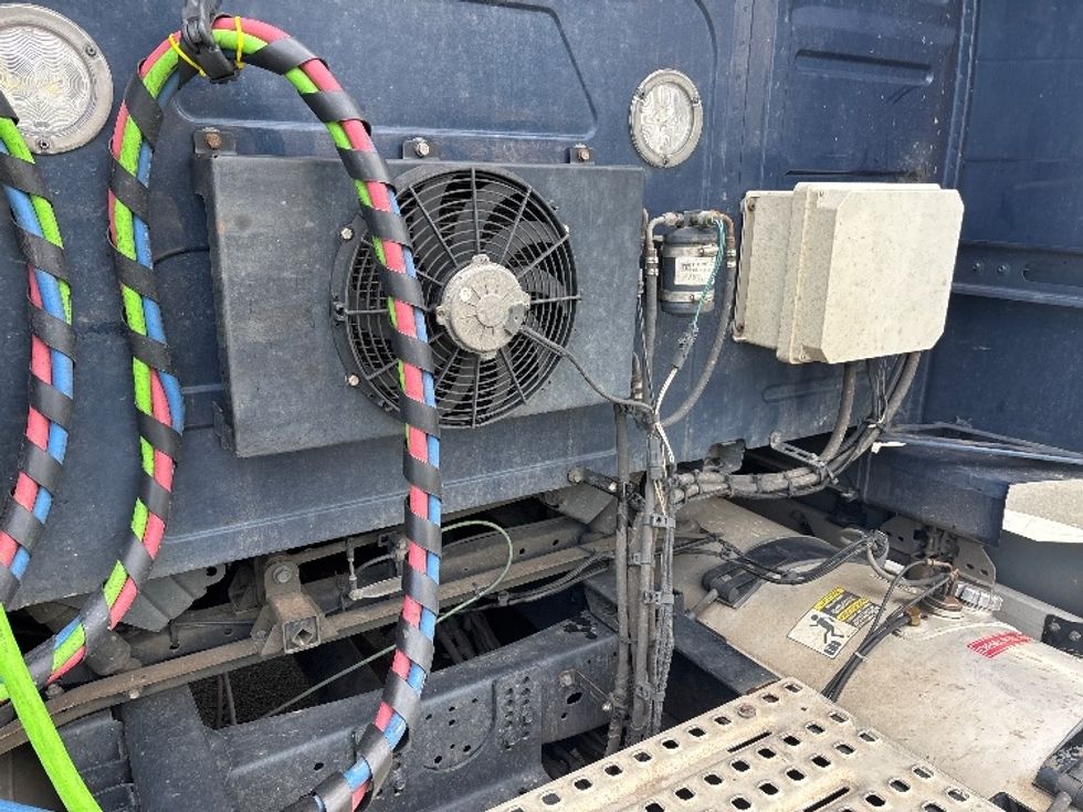 Sleeper Tractor-Heavy Duty Tractors-Volvo-2020-VNL64760-Spartanburg-SC-688,985\n\t\tmiles-$ 48,500 - Image 20