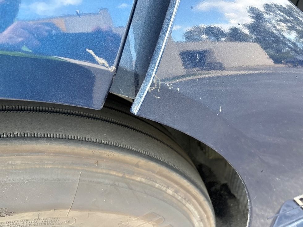 Sleeper Tractor-Heavy Duty Tractors-Volvo-2020-VNL64760-Spartanburg-SC-688,985\n\t\tmiles-$ 48,500 - Image 23