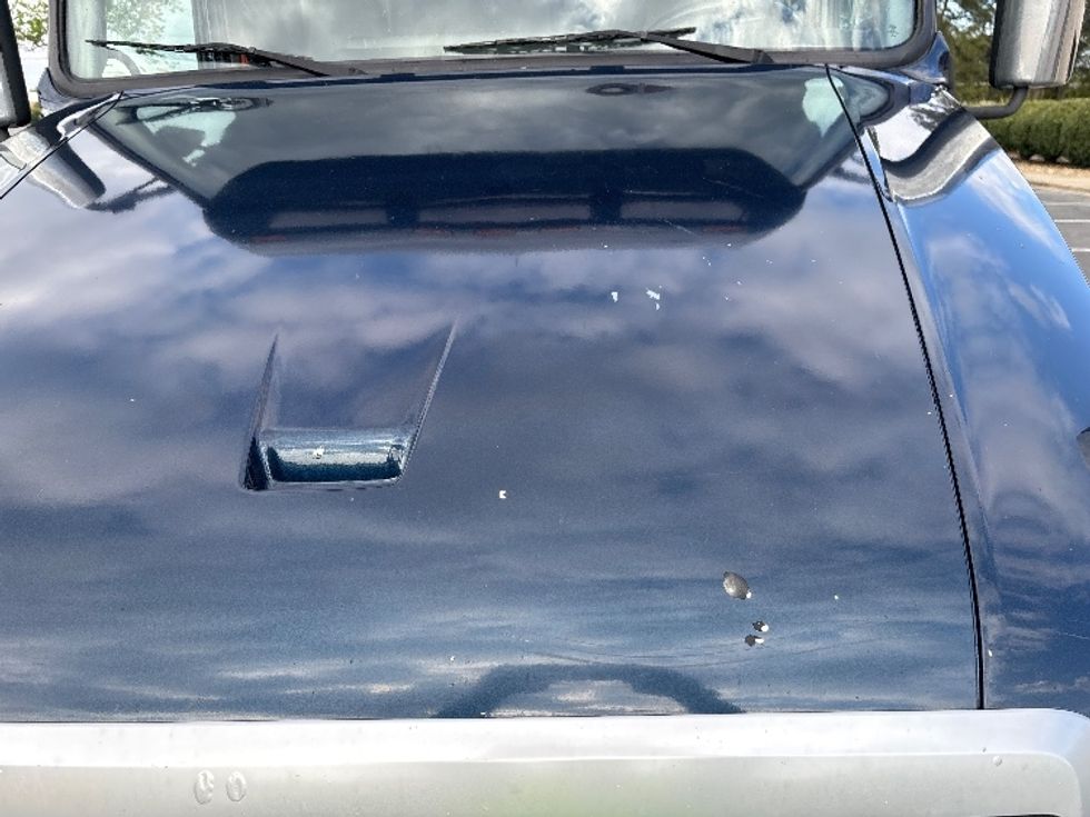 Sleeper Tractor-Heavy Duty Tractors-Volvo-2020-VNL64760-Spartanburg-SC-688,985\n\t\tmiles-$ 48,500 - Image 25