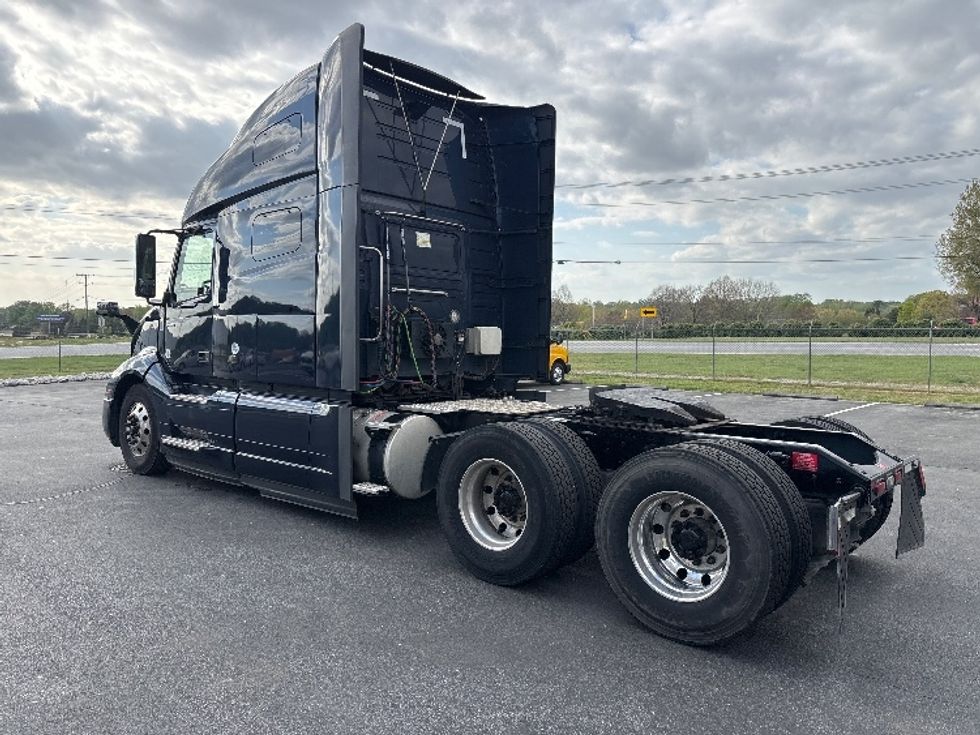 Sleeper Tractor-Heavy Duty Tractors-Volvo-2020-VNL64760-Spartanburg-SC-688,985\n\t\tmiles-$ 48,500 - Image 5