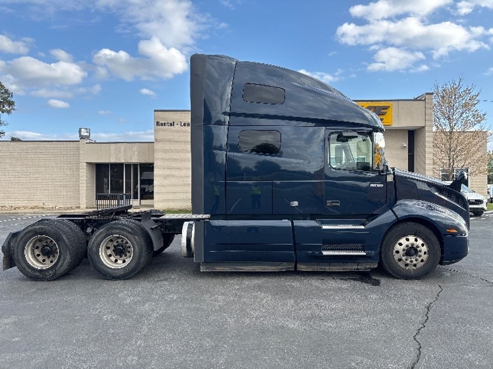 Sleeper Tractor-Heavy Duty Tractors-Volvo-2020-VNL64760-Spartanburg-SC-688,985\n\t\tmiles-$ 48,500 - Image 8