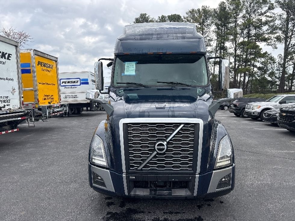 Sleeper Tractor-Heavy Duty Tractors-Volvo-2020-VNL64760-Spartanburg-SC-690,429\n\t\tmiles-$ 48,000 - Image 2