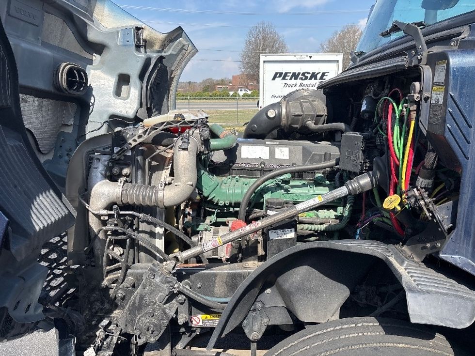 Sleeper Tractor-Heavy Duty Tractors-Volvo-2020-VNL64760-Spartanburg-SC-690,429\n\t\tmiles-$ 48,000 - Image 21