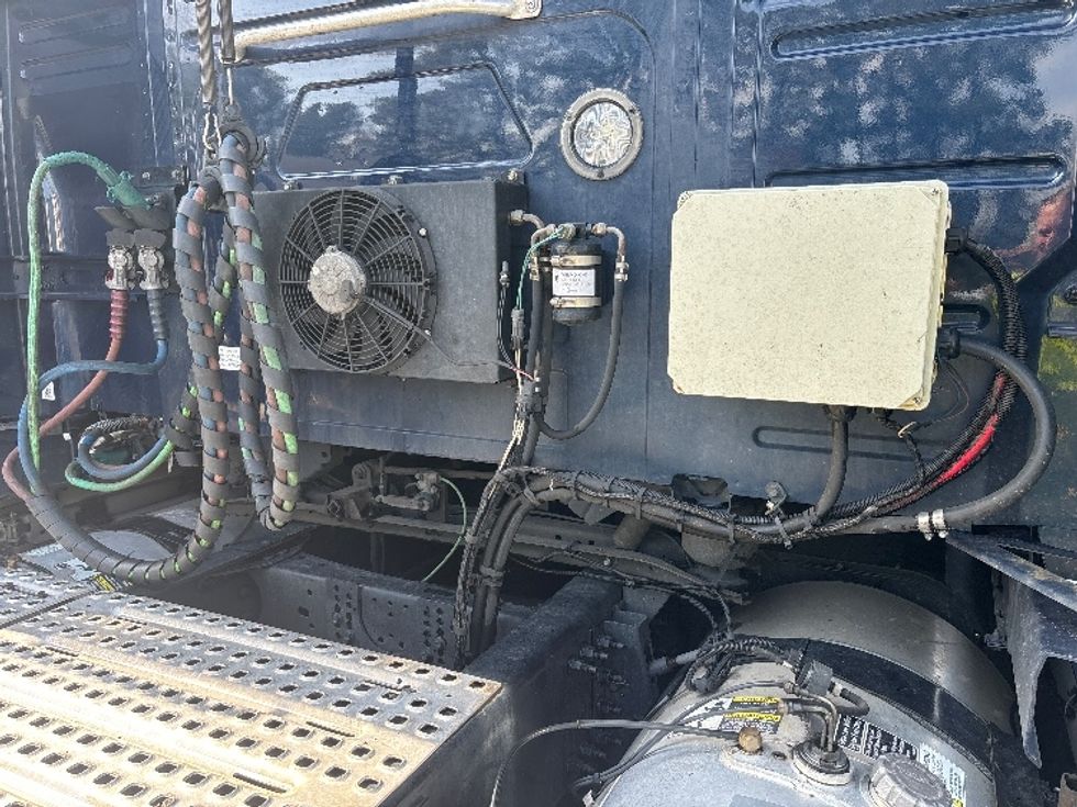 Sleeper Tractor-Heavy Duty Tractors-Volvo-2020-VNL64760-Spartanburg-SC-690,429\n\t\tmiles-$ 48,000 - Image 22