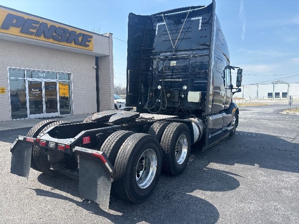 Sleeper Tractor-Heavy Duty Tractors-Volvo-2020-VNL64760-Spartanburg-SC-690,429\n\t\tmiles-$ 48,000 - Image 7