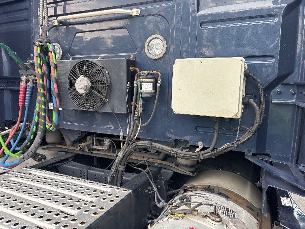 Sleeper Tractor-Heavy Duty Tractors-Volvo-2020-VNL64760-Spartanburg-SC-702,662\n\t\tmiles-$ 47,000 - Image 22