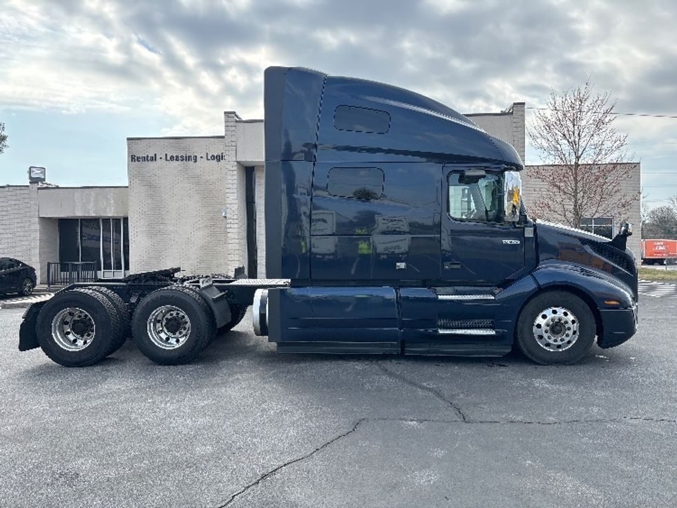 Sleeper Tractor-Heavy Duty Tractors-Volvo-2020-VNL64760-Spartanburg-SC-702,662\n\t\tmiles-$ 47,000 - Image 8