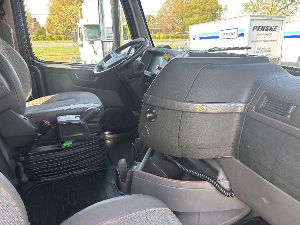 Sleeper Tractor-Heavy Duty Tractors-Volvo-2020-VNL64760-Spartanburg-SC-708,632\n\t\tmiles-$ 43,750 - Image 15