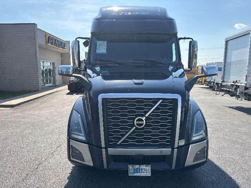 Sleeper Tractor-Heavy Duty Tractors-Volvo-2020-VNL64760-Spartanburg-SC-708,632\n\t\tmiles-$ 43,750 - Image 2