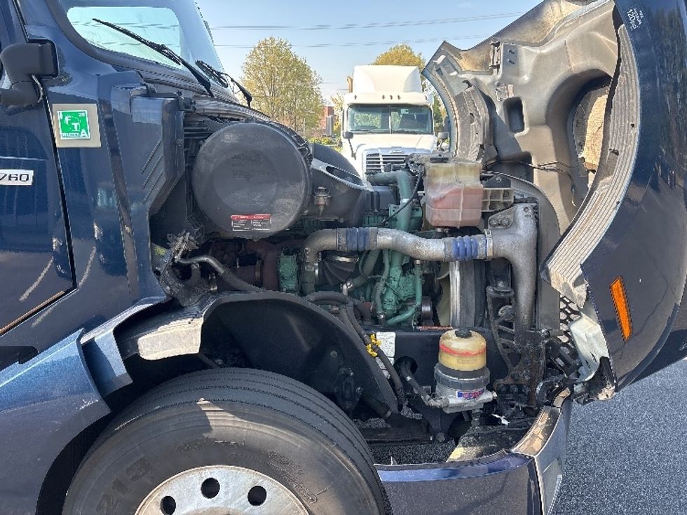 Sleeper Tractor-Heavy Duty Tractors-Volvo-2020-VNL64760-Spartanburg-SC-708,632\n\t\tmiles-$ 43,750 - Image 20