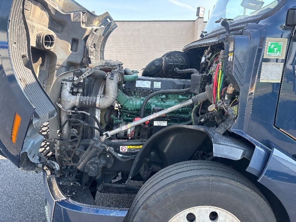 Sleeper Tractor-Heavy Duty Tractors-Volvo-2020-VNL64760-Spartanburg-SC-708,632\n\t\tmiles-$ 43,750 - Image 21