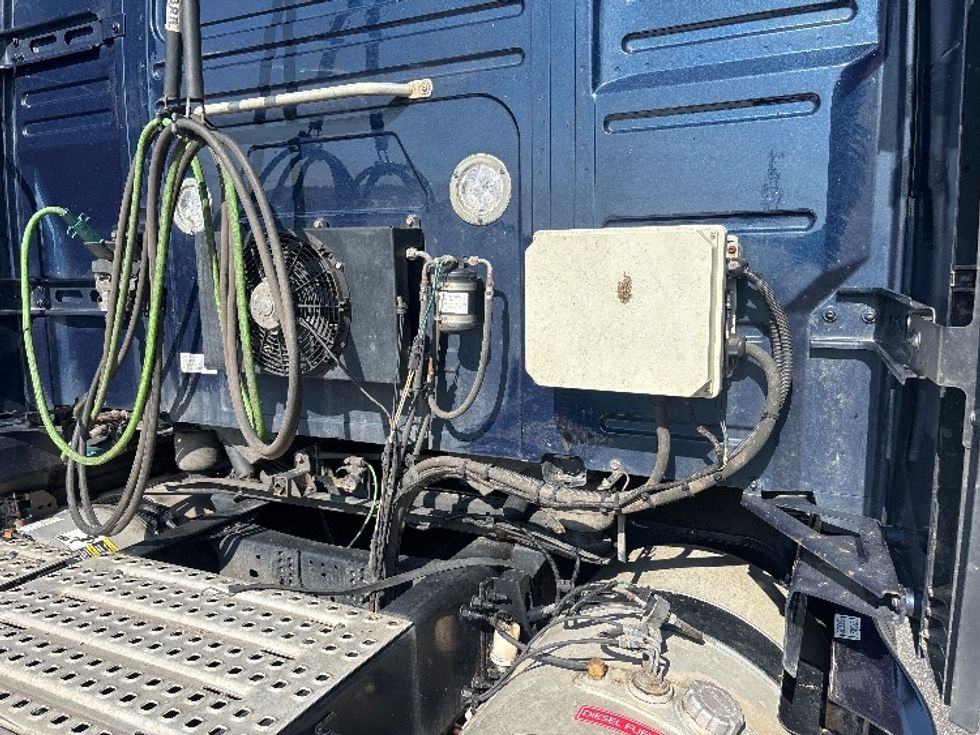 Sleeper Tractor-Heavy Duty Tractors-Volvo-2020-VNL64760-Spartanburg-SC-708,632\n\t\tmiles-$ 43,750 - Image 22