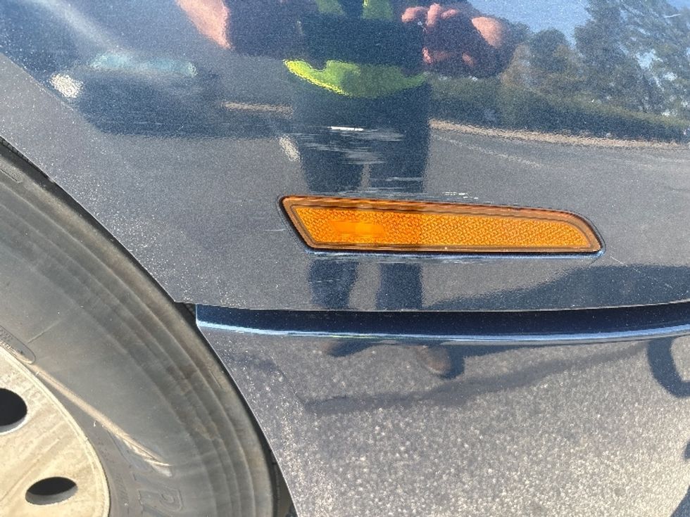 Sleeper Tractor-Heavy Duty Tractors-Volvo-2020-VNL64760-Spartanburg-SC-708,632\n\t\tmiles-$ 43,750 - Image 23