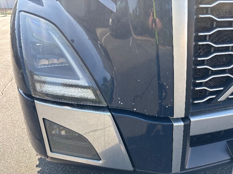 Sleeper Tractor-Heavy Duty Tractors-Volvo-2020-VNL64760-Spartanburg-SC-708,632\n\t\tmiles-$ 43,750 - Image 24