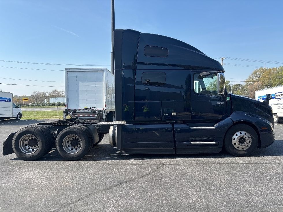 Sleeper Tractor-Heavy Duty Tractors-Volvo-2020-VNL64760-Spartanburg-SC-708,632\n\t\tmiles-$ 43,750 - Image 8