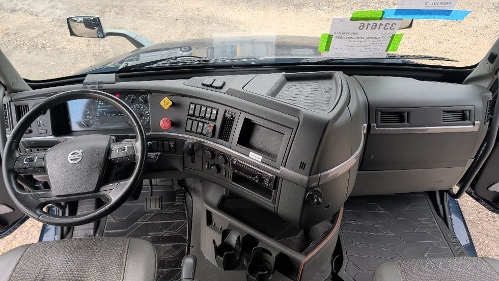 Sleeper Tractor-Heavy Duty Tractors-Volvo-2020-VNL64760-Spartanburg-SC-731,857\n\t\tmiles-$ 42,000 - Image 12