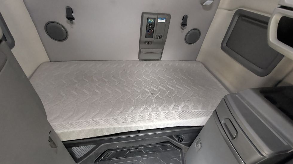 Sleeper Tractor-Heavy Duty Tractors-Volvo-2020-VNL64760-Spartanburg-SC-731,857\n\t\tmiles-$ 42,000 - Image 17