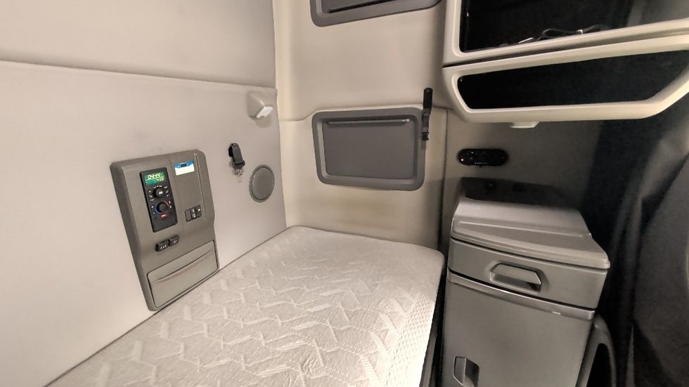 Sleeper Tractor-Heavy Duty Tractors-Volvo-2020-VNL64760-Spartanburg-SC-731,857\n\t\tmiles-$ 42,000 - Image 18