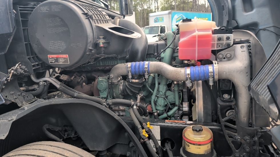 Sleeper Tractor-Heavy Duty Tractors-Volvo-2020-VNL64760-Spartanburg-SC-731,857\n\t\tmiles-$ 42,000 - Image 20