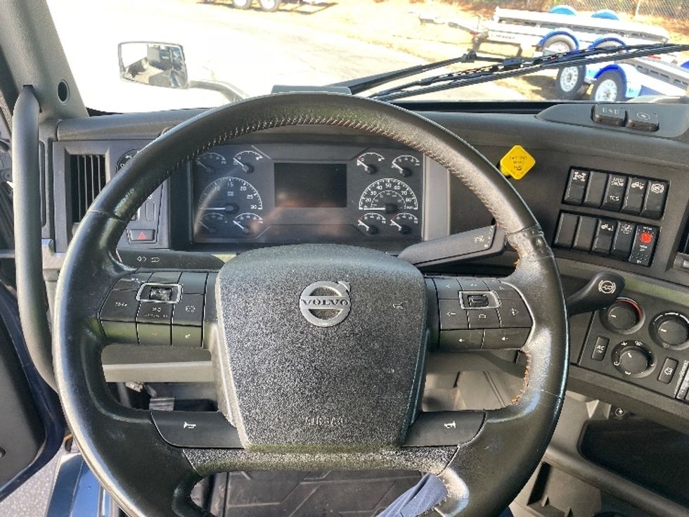 Sleeper Tractor-Heavy Duty Tractors-Volvo-2020-VNL64760-Spartanburg-SC-820,752\n\t\tmiles-$ 35,250 - Image 11
