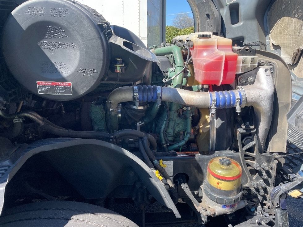 Sleeper Tractor-Heavy Duty Tractors-Volvo-2020-VNL64760-Spartanburg-SC-820,752\n\t\tmiles-$ 35,250 - Image 18