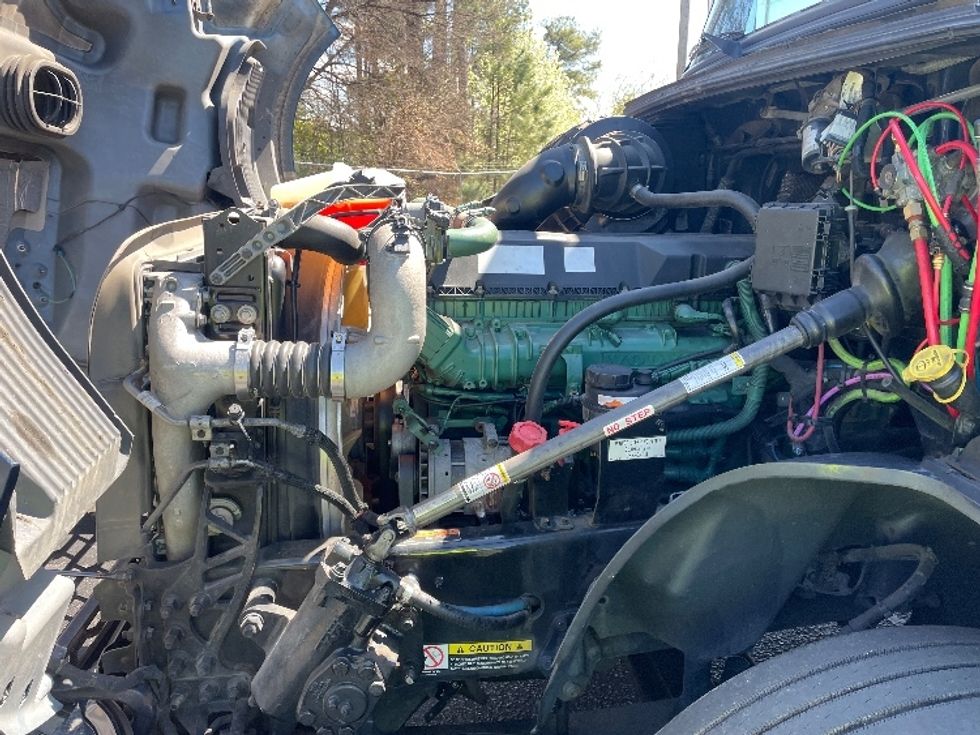 Sleeper Tractor-Heavy Duty Tractors-Volvo-2020-VNL64760-Spartanburg-SC-820,752\n\t\tmiles-$ 35,250 - Image 19