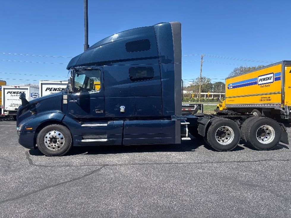 Sleeper Tractor-Heavy Duty Tractors-Volvo-2020-VNL64760-Spartanburg-SC-820,752\n\t\tmiles-$ 35,250 - Image 4
