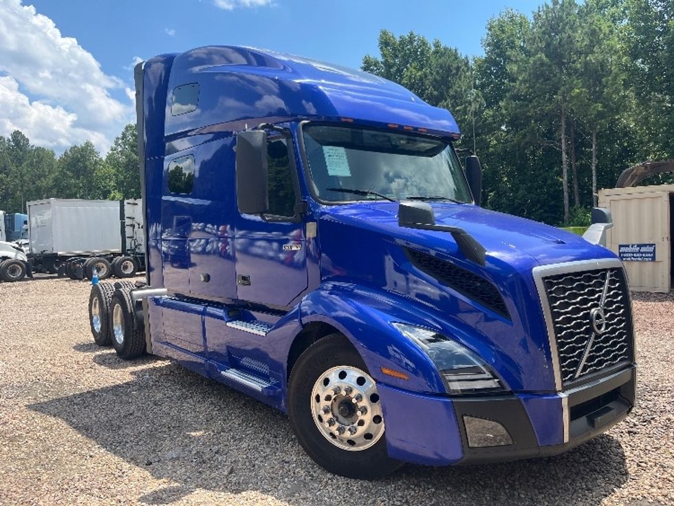 Sleeper Tractor-Heavy Duty Tractors-Volvo-2020-VNL64760-Suwanee-GA-512,230\n\t\tmiles-$ 68,750 - Image 1
