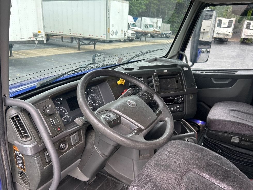Sleeper Tractor-Heavy Duty Tractors-Volvo-2020-VNL64760-Suwanee-GA-512,230\n\t\tmiles-$ 68,750 - Image 10