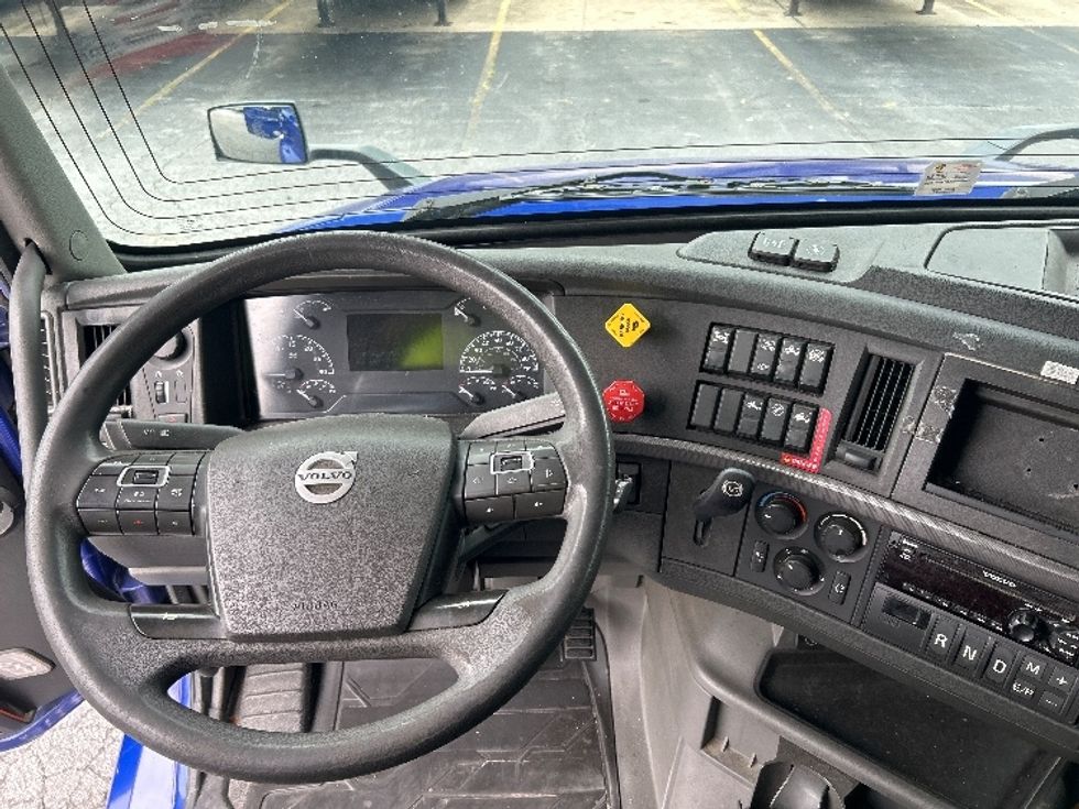Sleeper Tractor-Heavy Duty Tractors-Volvo-2020-VNL64760-Suwanee-GA-512,230\n\t\tmiles-$ 68,750 - Image 11