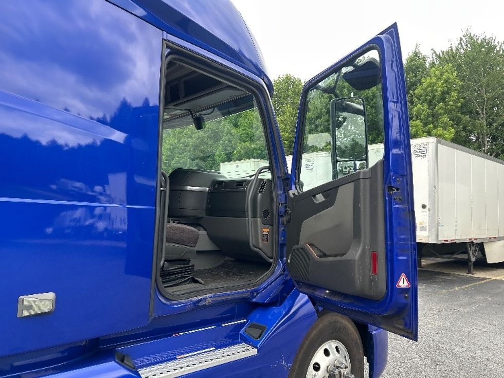 Sleeper Tractor-Heavy Duty Tractors-Volvo-2020-VNL64760-Suwanee-GA-512,230\n\t\tmiles-$ 68,750 - Image 13