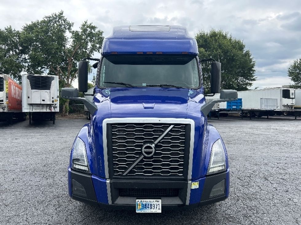 Sleeper Tractor-Heavy Duty Tractors-Volvo-2020-VNL64760-Suwanee-GA-512,230\n\t\tmiles-$ 68,750 - Image 2