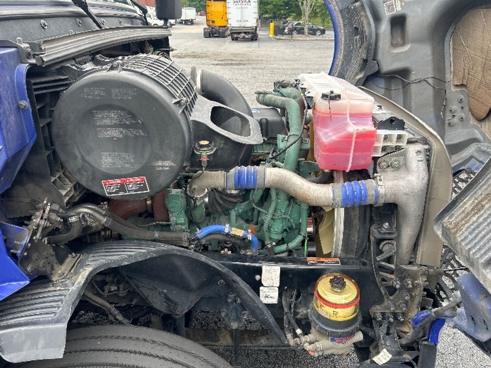 Sleeper Tractor-Heavy Duty Tractors-Volvo-2020-VNL64760-Suwanee-GA-512,230\n\t\tmiles-$ 68,750 - Image 20
