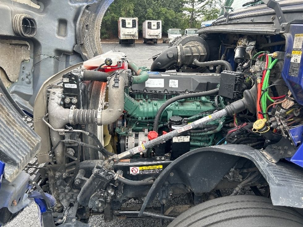 Sleeper Tractor-Heavy Duty Tractors-Volvo-2020-VNL64760-Suwanee-GA-512,230\n\t\tmiles-$ 68,750 - Image 21