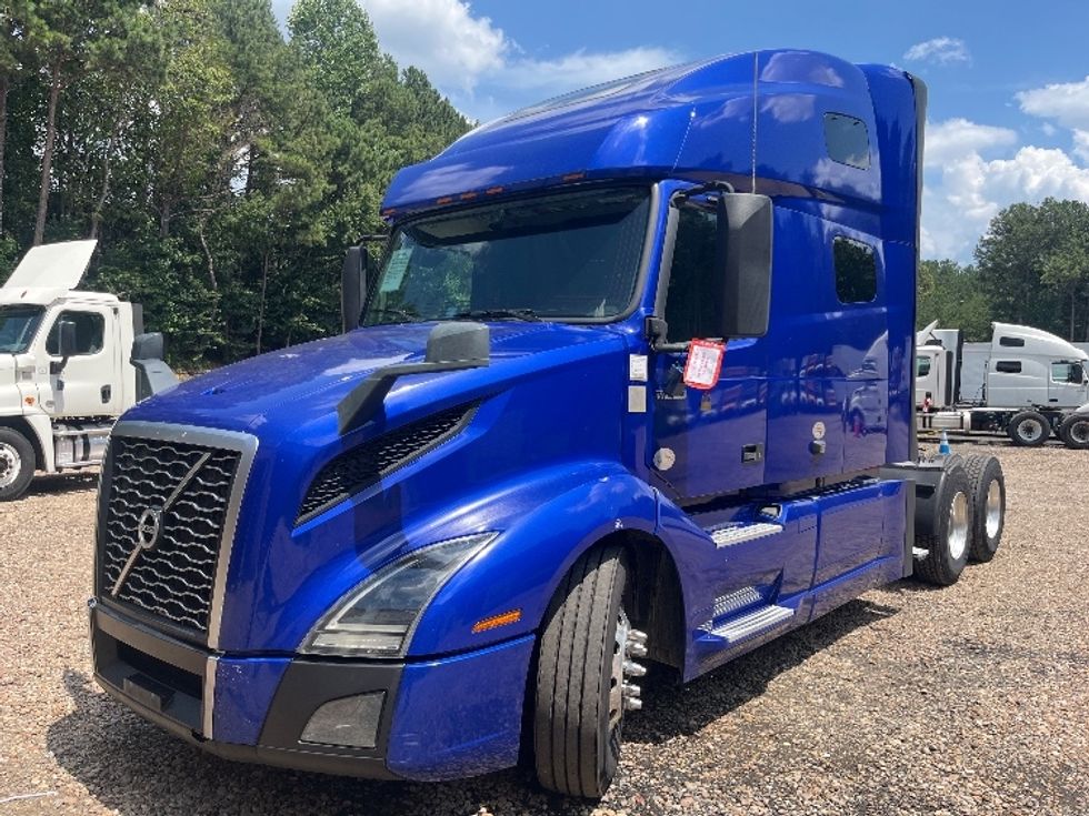 Sleeper Tractor-Heavy Duty Tractors-Volvo-2020-VNL64760-Suwanee-GA-512,230\n\t\tmiles-$ 68,750 - Image 3