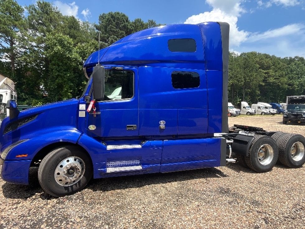 Sleeper Tractor-Heavy Duty Tractors-Volvo-2020-VNL64760-Suwanee-GA-512,230\n\t\tmiles-$ 68,750 - Image 4